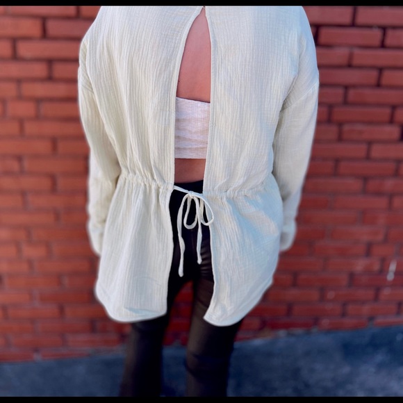 Hello Spring Linen Top - Picture 2 of 4